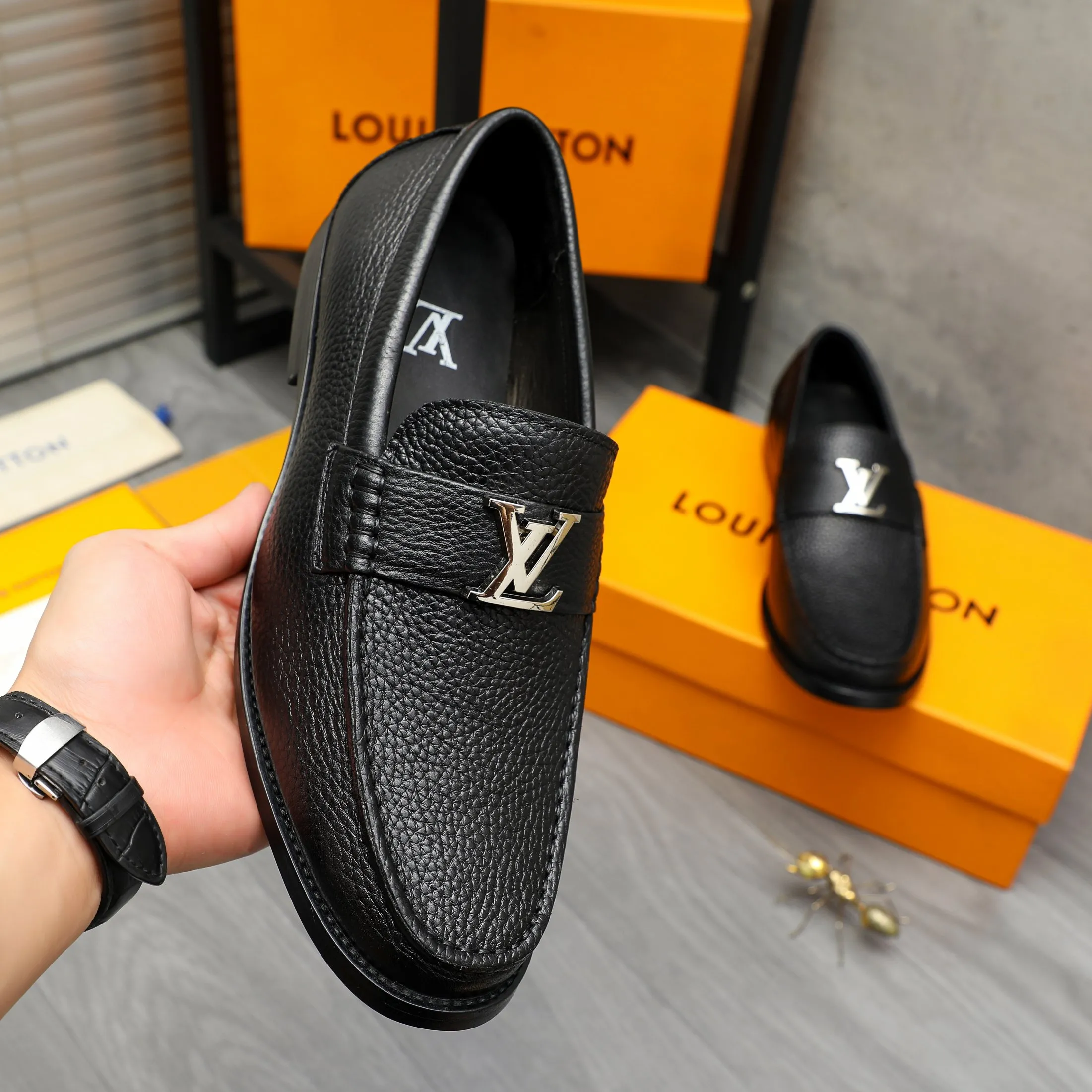 Men's shoes 💰442 Product trademark: LV "Louis Vuitton" business slip-on leather shoes Regular size: 38-46 (45.46 custom-made, non-returnable) Product materials: Selected pebbled cowhide upper, cowhide lining, original rubber outsole